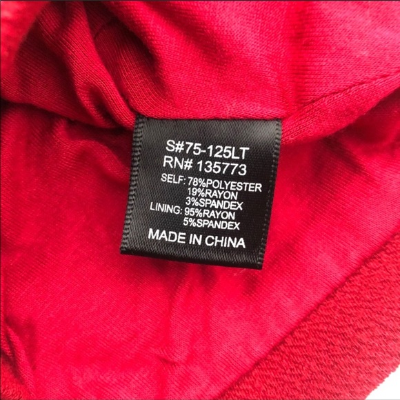 ✨SOLD✨ Vestique Red Mock Neck Crop Top - Picture 4 of 5